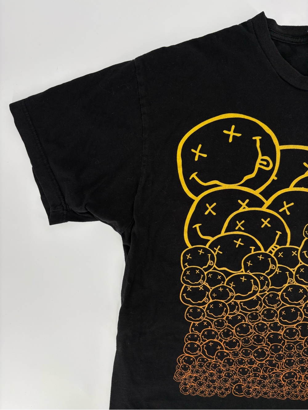 Y2K Nirvana Many Smiles Grunge Graphic 100% Cotton Soft T-shirt Top Unisex L - Picture 2 of 10